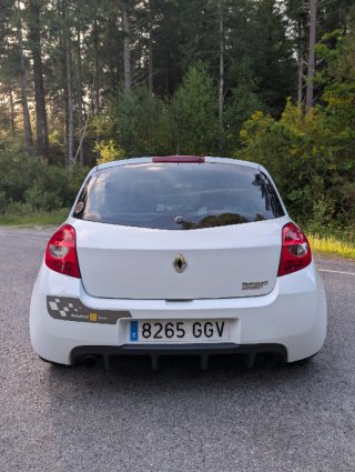 Renault Clio F1 Team R27
