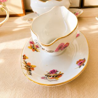 Salsera antigua de porcelana con plato – vintage