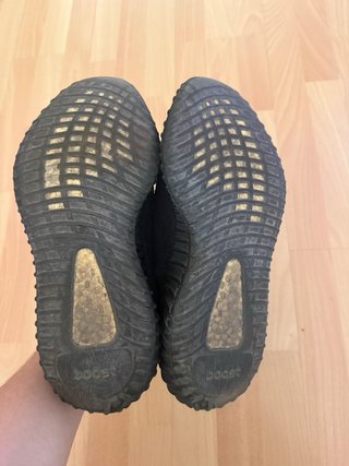 Adidas Yeezy Boost 350 Negras Letras Rojas talla43