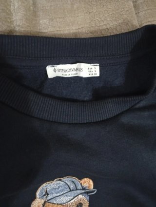 Sudadera negra Stradivarius con oso super comoda