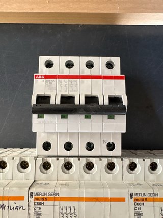 Magnetotérmicos Trifásicos ABB y Merlin Gerin