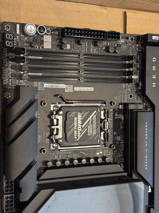 Scheda madre ASUS ROG Crosshair X870E Hero