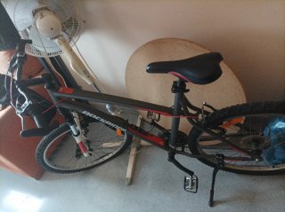 Bicicleta Rockrider Negra y Roja