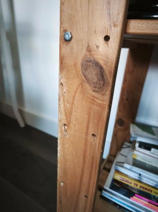 Estantería de madera de pino