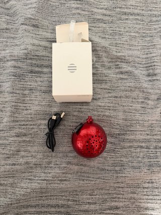 Altavoz Bluetooth Rojo Forma Bola Navidad