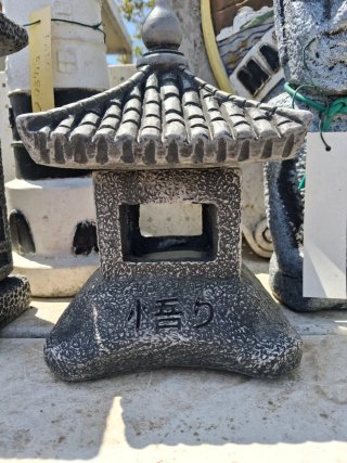 Farolillo japonés de piedra