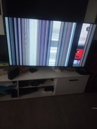 Samsung TV 55 - Pantalla con líneas tiene 3 años