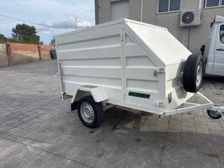 Remolque cerrado con rampa