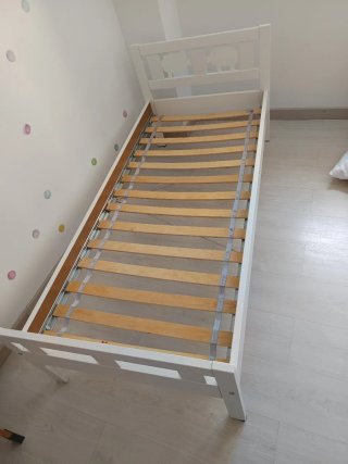 URGE: Cama infantil blanca IKEA + barrera+ colchon