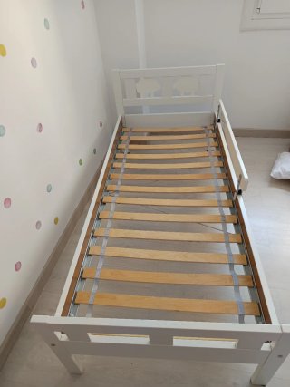 URGE: Cama infantil blanca IKEA + barrera+ colchon
