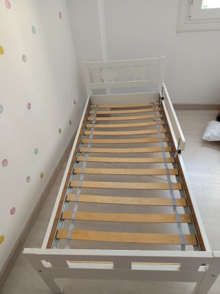 URGE: Cama infantil blanca IKEA + barrera+ colchon