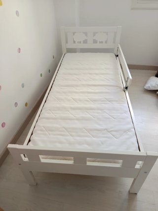 URGE: Cama infantil blanca IKEA + barrera+ colchon