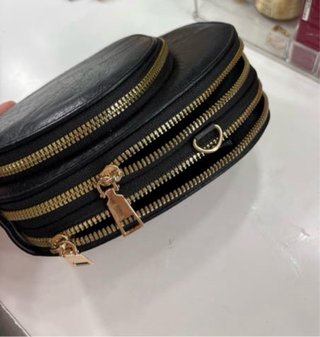 Bolso negro 3 bolsillos nuevo