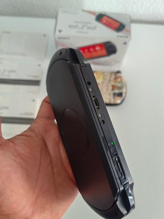 PSP Sony Negra Como Nueva En Caja