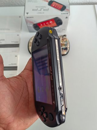 PSP Sony Negra Como Nueva En Caja