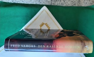 FRED VARGAS DEN RASENDE HORDEN.