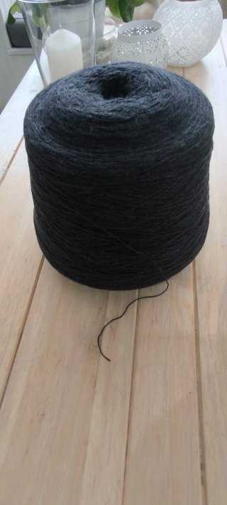 Cono lana gris oscuro