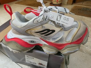 Zapatillas Marca  nuevas en talla 42