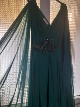 Vestido largo verde esmeralda pedrería