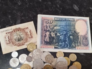 Lote 100 monedas y 2 billetes españoles