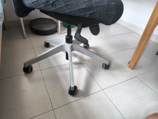Silla de oficina ergonómica negra