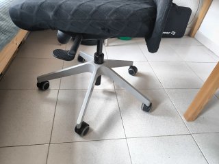 Silla de oficina ergonómica negra