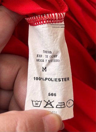 T-M. Blusa roja sin mangas con pedrería