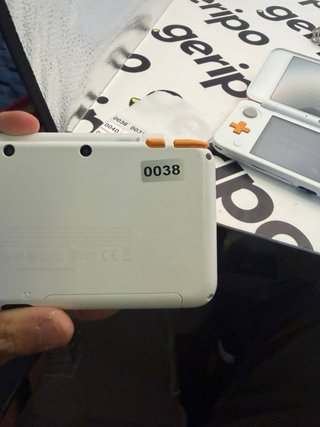 Nintendo 2DS XL Bianco Arancione