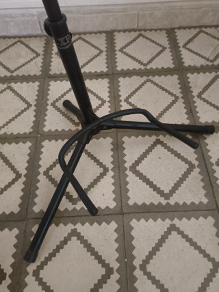 Soporte para guitarra plegable.
