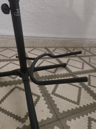 Soporte para guitarra plegable.