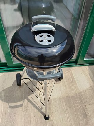 Barbacoa Weber Negra,usada dos veces. Con su caja