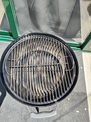 Barbacoa Weber Negra,usada dos veces. Con su caja