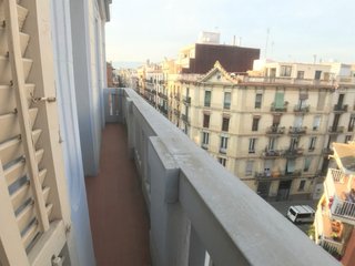 Alquilo habitación grande con balcon