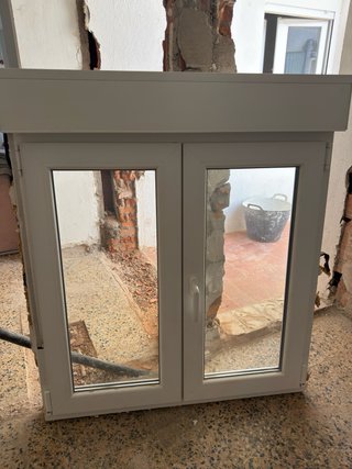 Ventana PVC Oscilobatiente 1x1.16 Con Persiana
