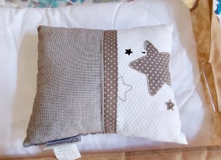 Protector cuna, colcha y sábanas estrellas