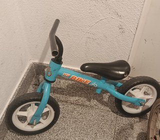 Bicicleta de equilibrio infantil azul