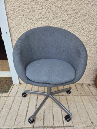 Silla de oficina Ikea gris con ruedas