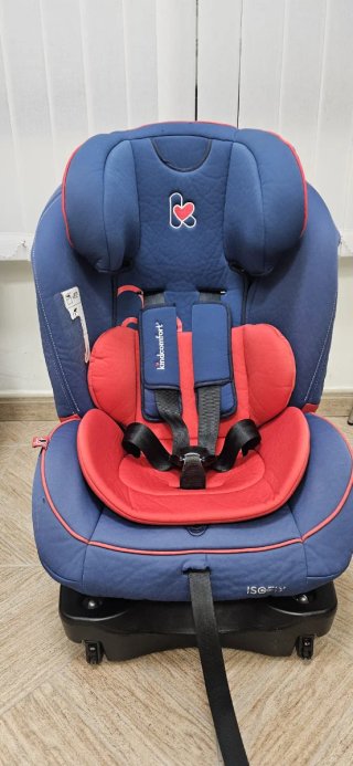 Silla de coche Kindercraft azul y roja. Isofix