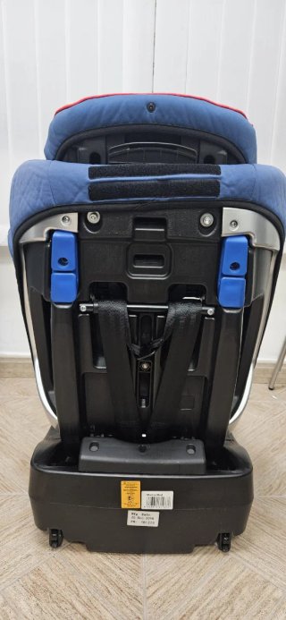 Silla de coche Kindercraft azul y roja. Isofix