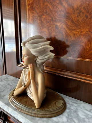 Busto de mujer decorativo