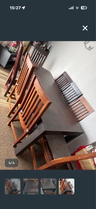 Mesa de madera maciza con 8 sillas