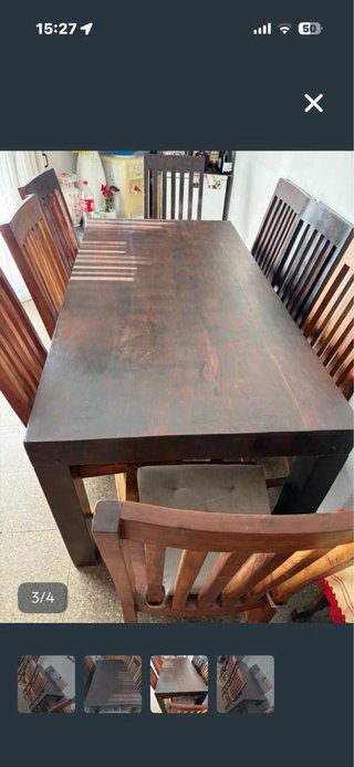 Mesa de madera maciza con 8 sillas