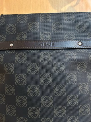 Bolso Loewe Pocket bandolera negro y marron