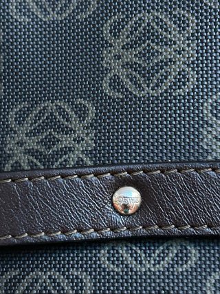 Bolso Loewe Pocket bandolera negro y marron