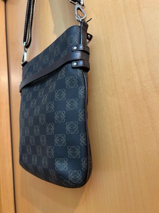 Bolso Loewe Pocket bandolera negro y marron