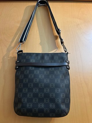 Bolso Loewe Pocket bandolera negro y marron