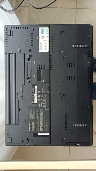 Lenovo ThinkPad R500 + mouse + caricatore
