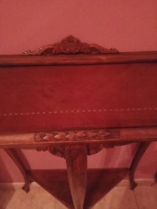 Aparador estilo Luis XVI madera y cuero restaurado