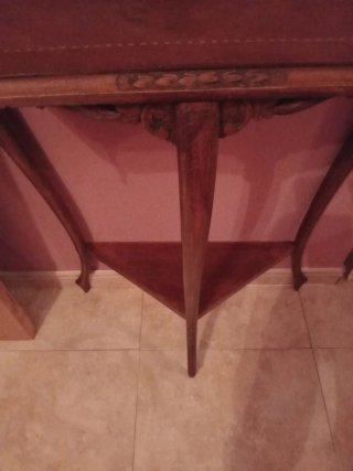 Aparador estilo Luis XVI madera y cuero restaurado