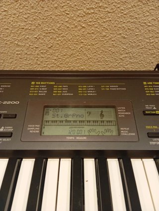 Teclado Casio CTK-2200 con soporte